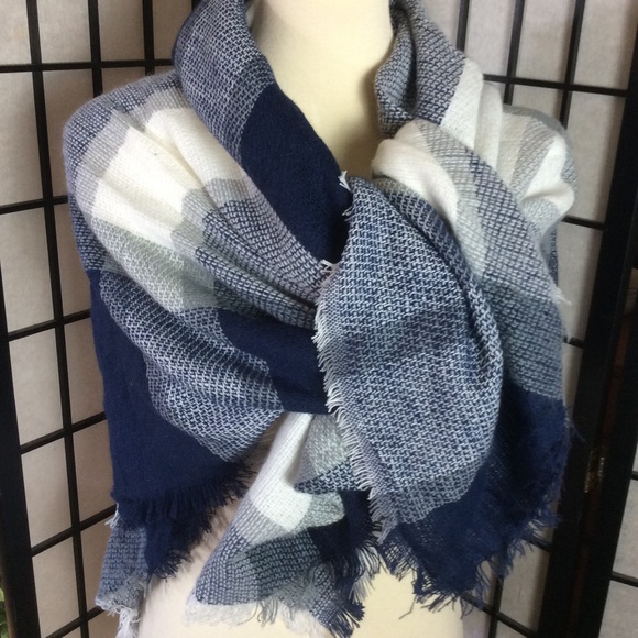 Navy & White Wool Blend Checkered Oversized Scarf! - Picture 1 of 5